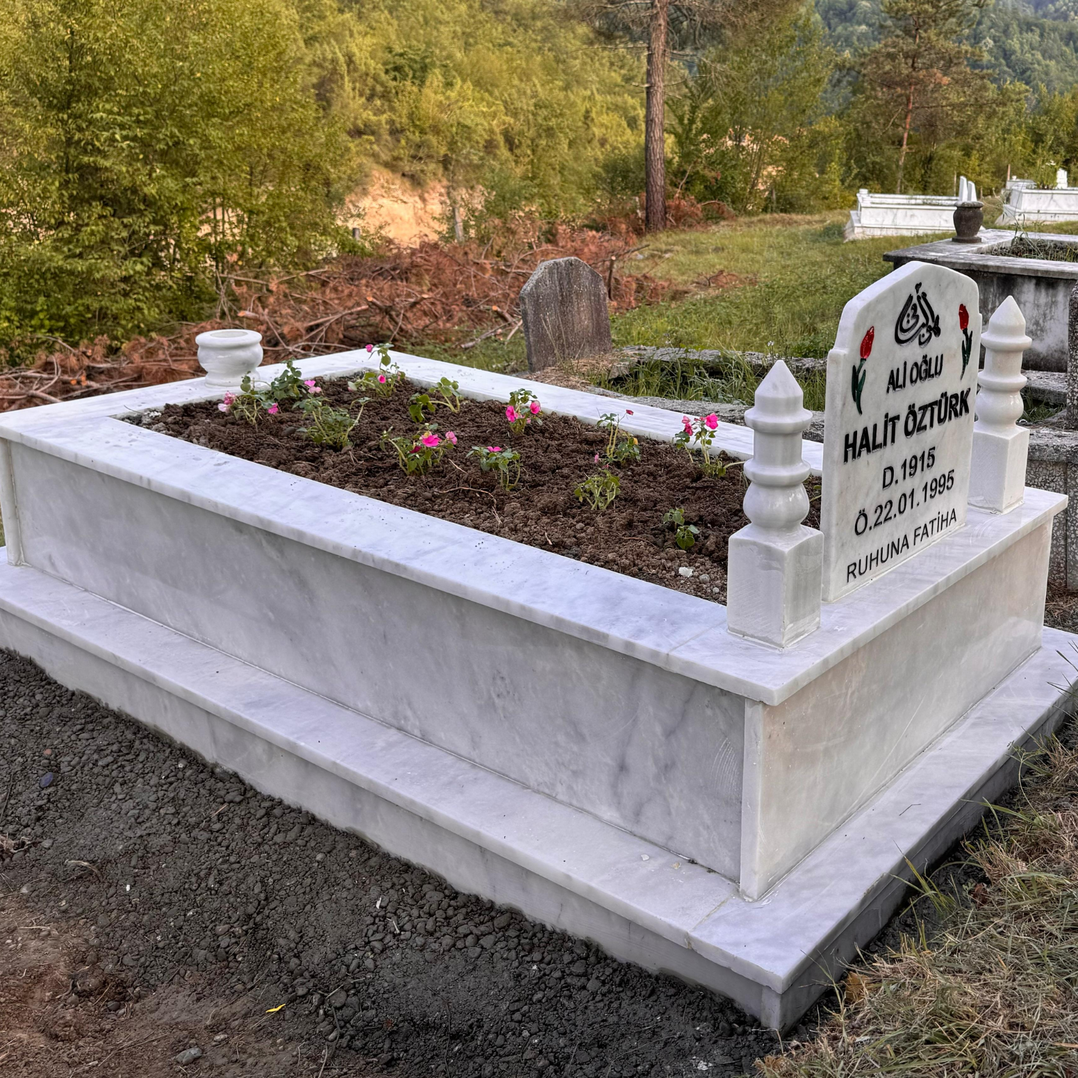 MM05-Minareli Mermer Mezar