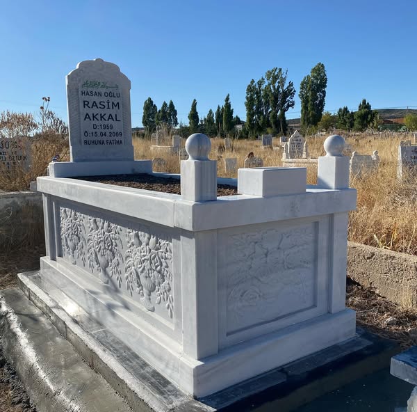 Beyaz Rölyef Çizim Özel Mezar